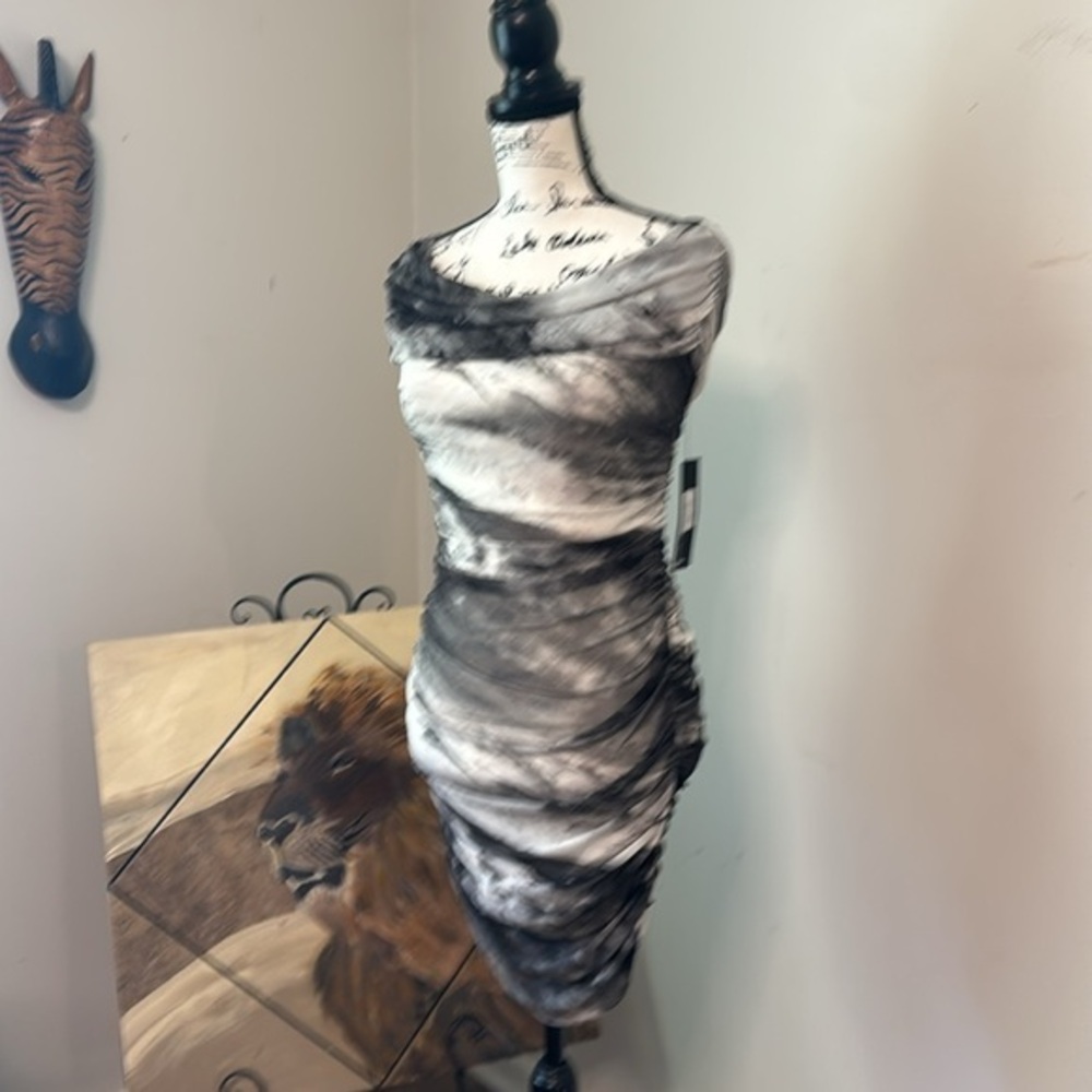 Beautiful new bebe Monochrome Strapless Dress